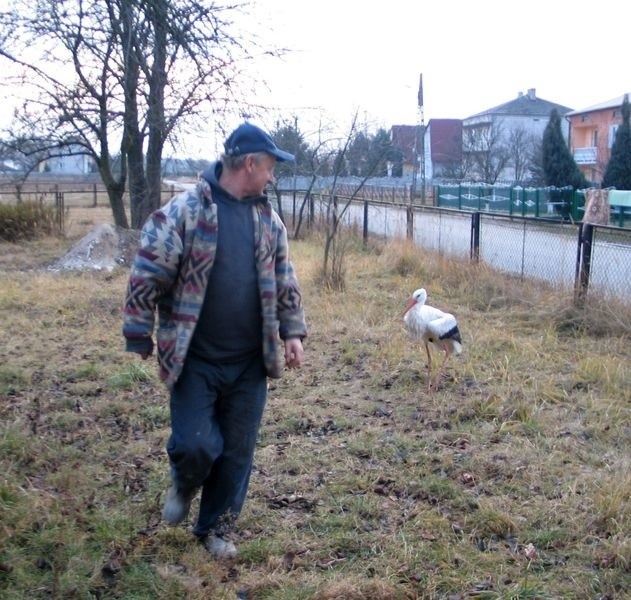 Na nasz widok Wojtek pogniewał się i mimo zachęty opiekuna nie poszedł za nim.