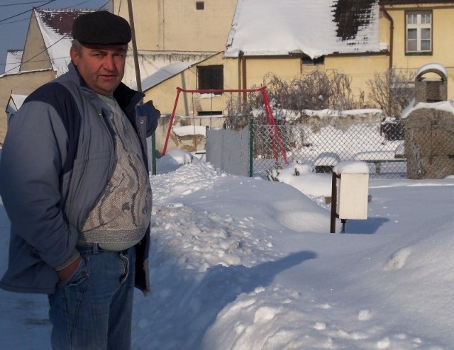 Konrad Grelich: Śnieg sypałem w tym miejscu, tak jak pozostali sąsiedzi. Tylko ja zostałem zgłoszony na policję!