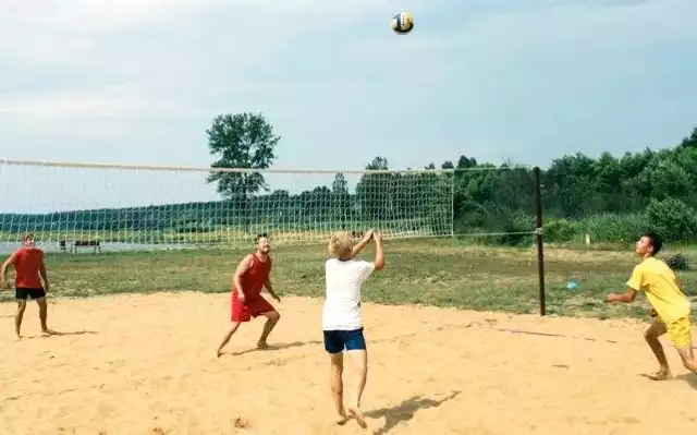 Działanie boiska w Wąchocku sprawdzono turniejem siatkówki plażowej