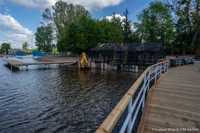 Kończy się właściwe napełnianie zbiornika wodnego na radomskich Borkach. Jak zapewniają władze miasta, zalew będzie w pełni gotowy przed wakacjami.