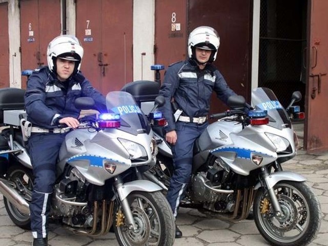 Hondami jeżdżą specjalnie przeszkoleni policjanci