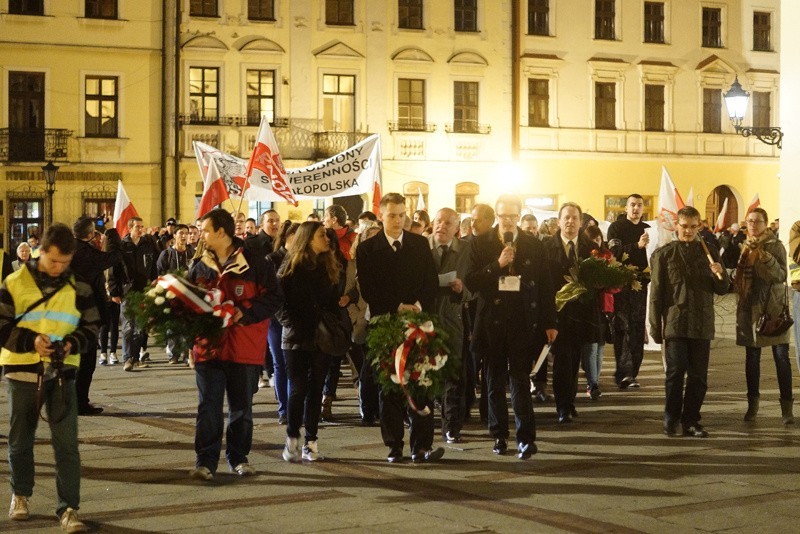 Marsz Niepodległości przeszedł ulicami Tarnowa. "Dość władzy szkodników" [ZDJĘCIA]