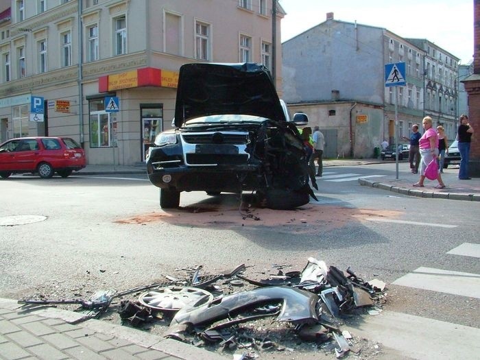 Na ul. Armii Krajowej doszlo do groLnego wypadku. Zderzyly...