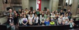 Uczniowie ze Szkoły Podstawowej w Nowej Słupi zwiedzili siedzibę Polskiego Parlamentu. Wycieczkę wsparł senator Słoń i prezes GKS Rudki