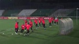 Polscy piłkarze w zimowych czapkach trenowali przed meczem z Portugalią [WIDEO]