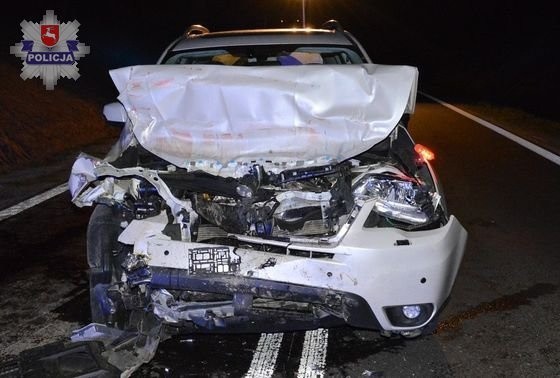 Wypadek w Hucie Turobińskiej. Zderzenie subaru z ciągnikiem