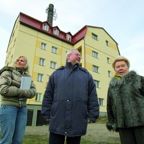 Bohaterowie z bloku przy ulicy Wolności. Od lewej Wanda Witek, Jarosław Sochacki i Kazimiera Magiera.