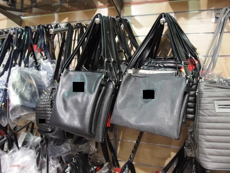 Podrobione torebki znanych marek w Centrum Handlowym „Ptak” | Dziennik  Łódzki
