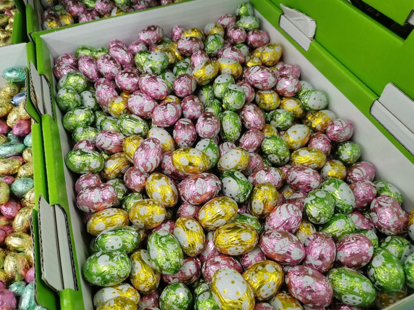 Cukrowe baranki i czekoladowe zajączki już w sprzedaży. Wielkanocny szał zakupów w supermarketach Lidl [ZDJĘCIA]