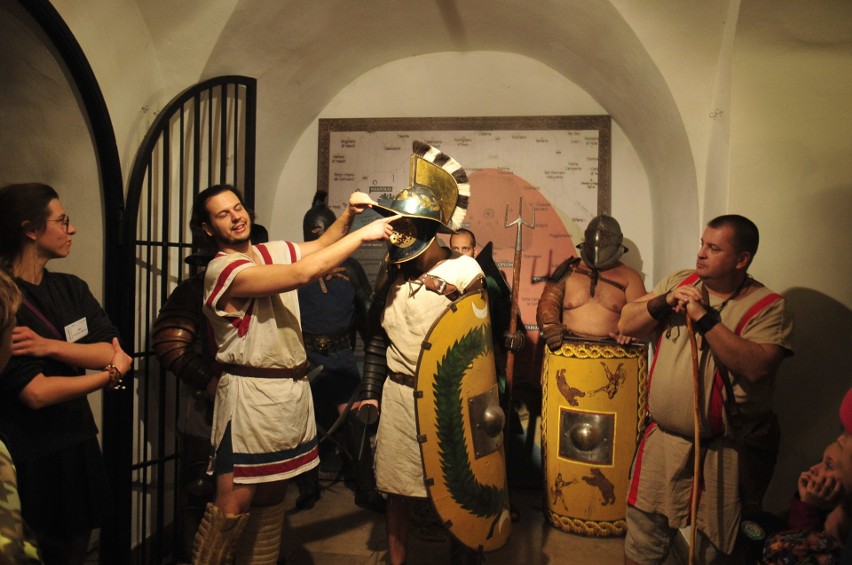 Walki gladiatorów w Krakowie. Zobacz, jak wyglądała krwawa rozrywka w starożytnym Rzymie [ZDJĘCIA]