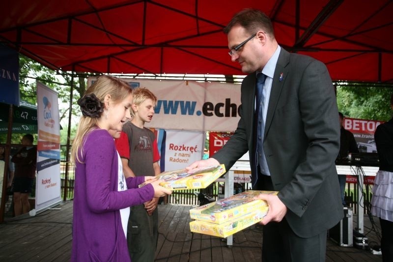 Na niedzielnym Festynie Strażackim, poseł Radosław Witkowski...