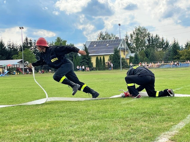 Zawody sportowo-pożarnicze odbyły się na stadionie w Rzeczniowie.