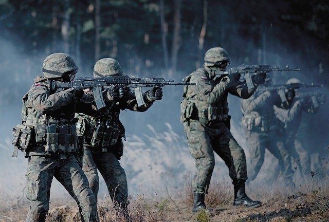 Terytorialsi z grójeckiego batalionu rozpoczęli pierwsze szkolenia, które potrwają do soboty w Wesołej i Zielonce.