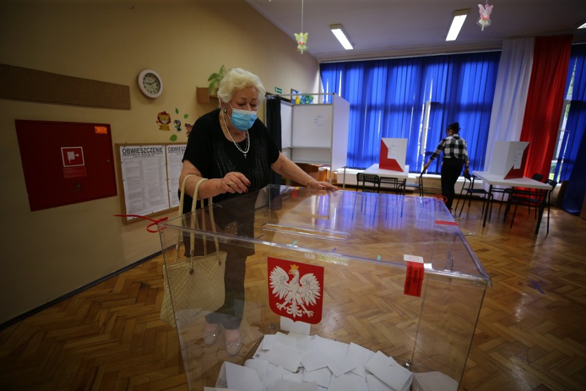 Wybory prezydenckie w czasie pandemii COVID-19 Zobacz...