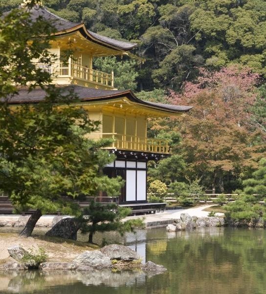 Złoty Pawilon w Kioto to jeden z najsłynniejszych zabytków...