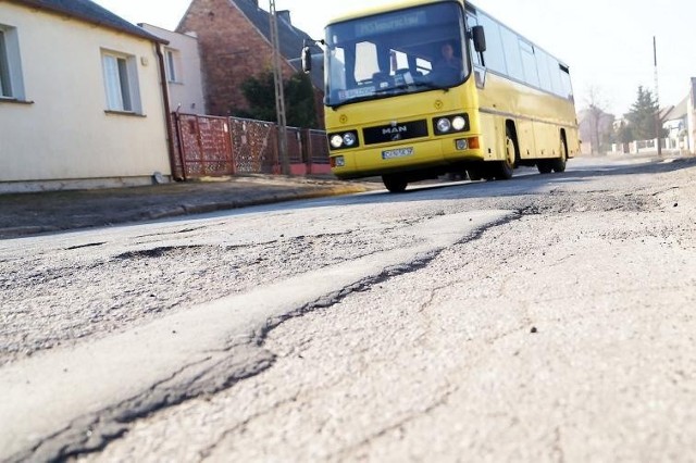 Łata na łacie i dziura na dziurze. Tak wygląda Jacewska w Inowrocławiu