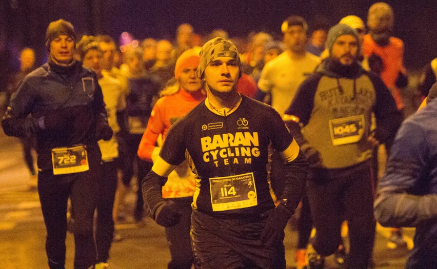 Trzecia Dycha do Maratonu 2018. Nocne marki biegowe w akcji (ZDJĘCIA, WIDEO)