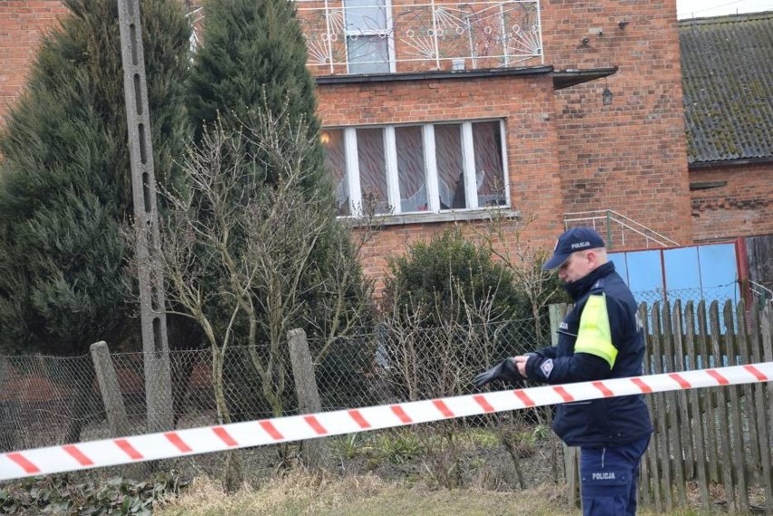 Na miejscu od rana pracują policjanci pod nadzorem...