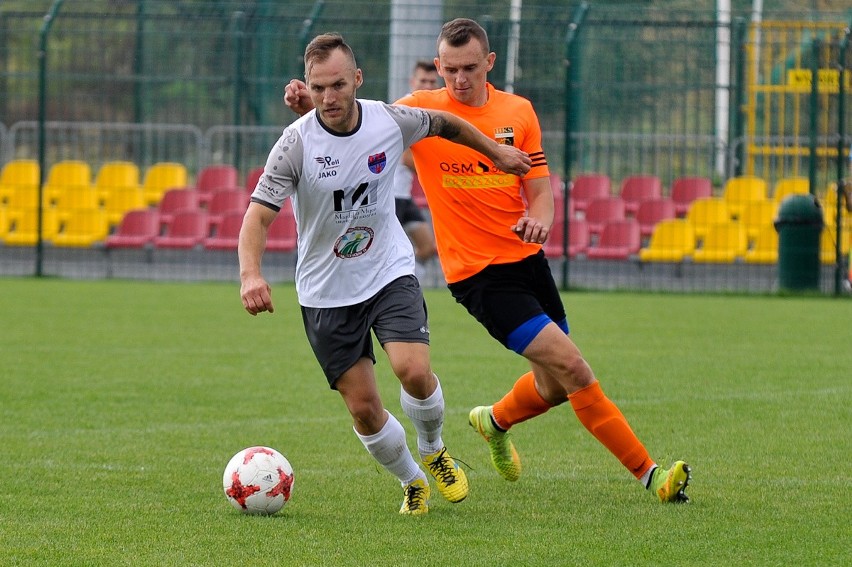 4 liga piłkarska. Starowice - Małapanew Ozimek 2-2