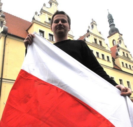 - Chcielibyśmy, by z okazji 90. rocznicy odzyskania niepodległości w oknach mieszkańców naszego miasta zawisło jak najwięcej flag - mówi dyrektor Gubińskiego Domu Kultury Janusz Gajda