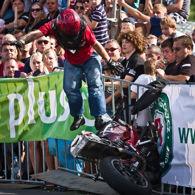 Akrobaci na motocyklach. Plus Stunt Grand Prix 2013 w Bydgoszczy