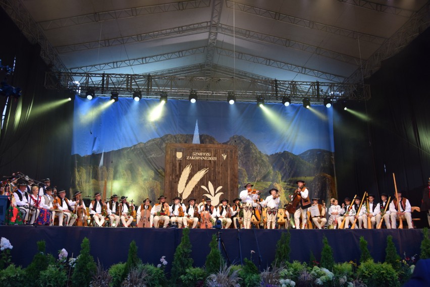 Siła korzeni muzycznych i rodowych. 18 sierpnia na Dolnej Równi Krupowej. W Zakopanem trwa Międzynarodowy Festiwal Folkloru Ziem Górskich