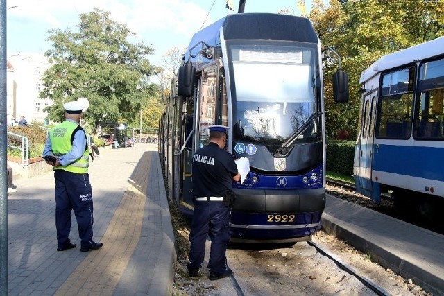 "Jeśli biegły przedstawi ekspertyzę świadczącą o awarii technicznej i, że być może jest to wada produkcyjna, ekspertyzie poddane zostaną także inne tramwaje" - informuje nas Komenda Miejska Policji we Wrocławiu