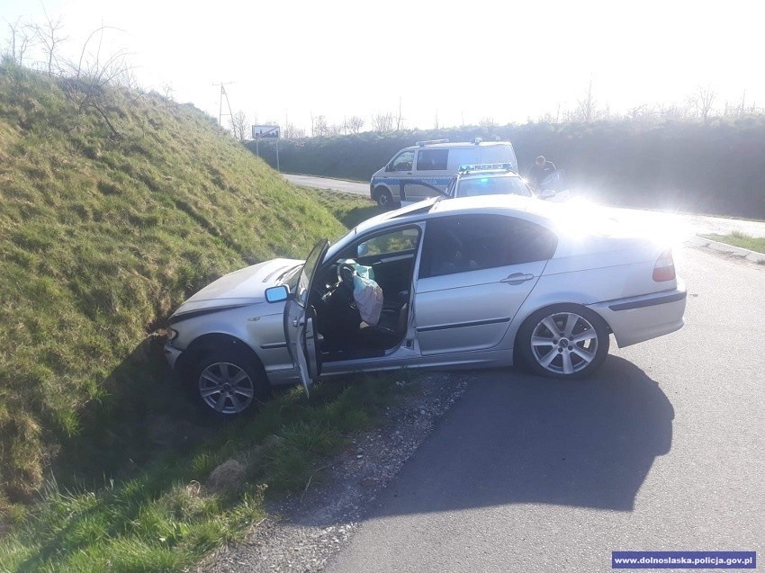 Ukradł BMW na stacji paliw, wjechał do rowu i... zasnął w szklarni 