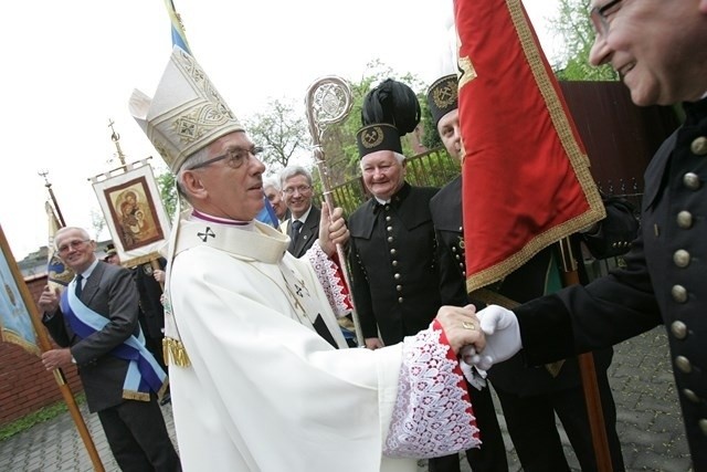 Arcybiskup Wiktor Skworc świętuje jubileusze w Bielszowicach