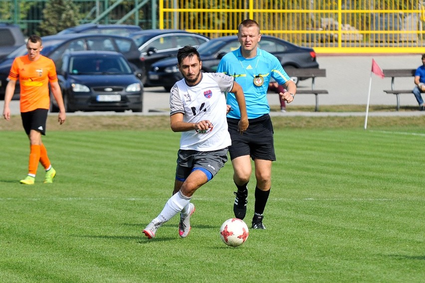 4 liga piłkarska. Starowice - Małapanew Ozimek 2-2