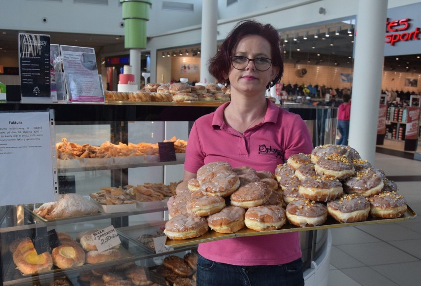 - Mamy pączki różane, wieloowocowe i zwykłe. Zwykle już w...