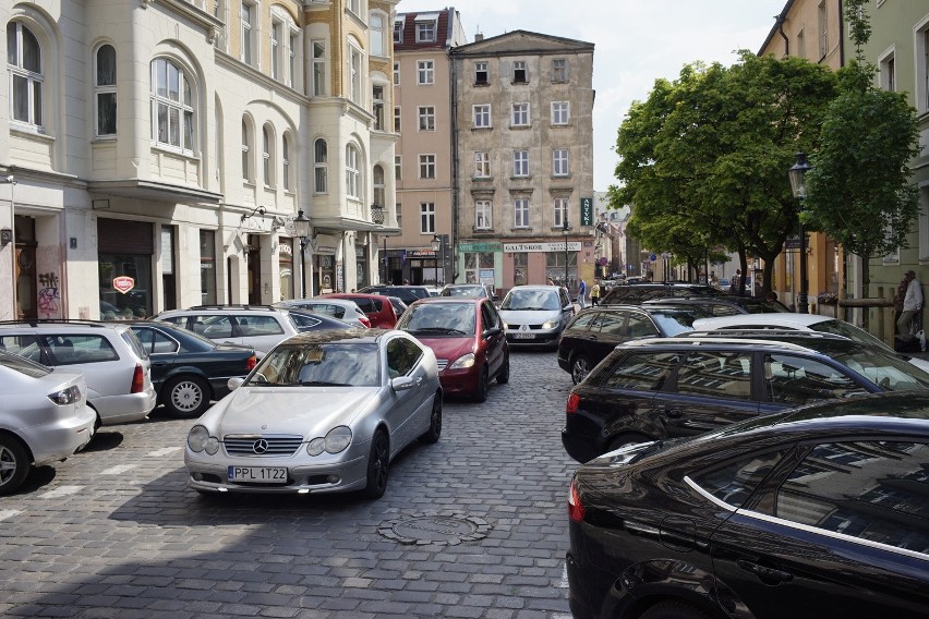 Chodnik na ulicy Szewskiej został niedawno wyremontowany....