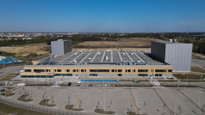 Budowa w Gdańsku największej w Europie fabryki systemów bateryjnych firmy Northvolt zakończona 