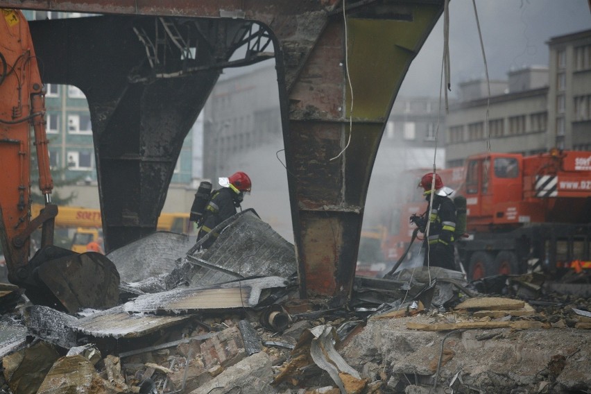 Pożar w Katowicach, pali się Supersam