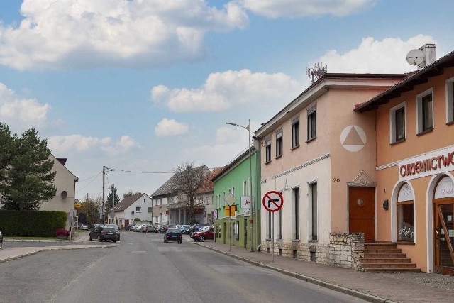 2 mln zł na remont ul. Opolskiej w Krapkowicach dał urząd miasta i gminy.