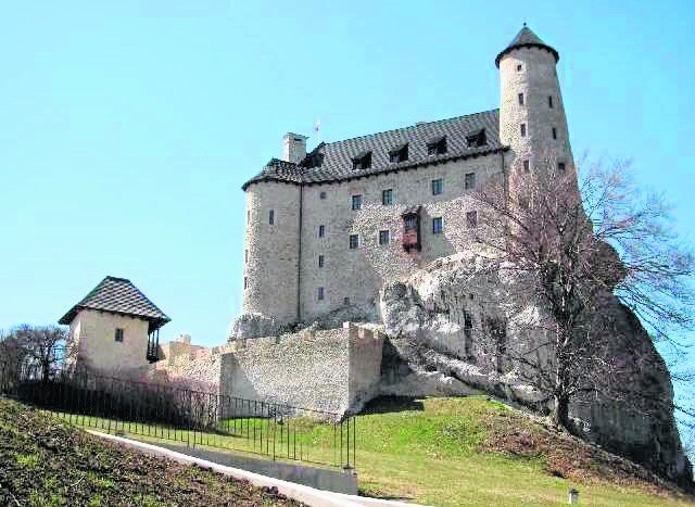 To prawdziwa perła architektoniczna Jury Krakowsko-Częstochowskiej. A jeszcze kilka lat temu były w tym miejscu tylko fragmenty murów. Bilety: 5 i 10 zł.