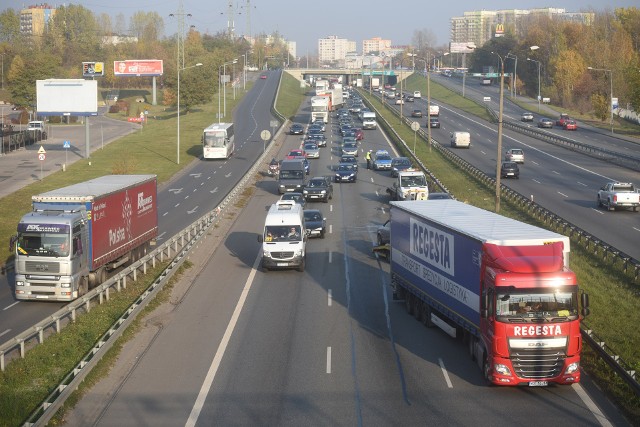 Ekspresową S86, między Sosnowcem i Katowicami dziennie przejeżdża około 113 tysięcy pojazdów. Od 26 września droga będzie remontowanaZobacz kolejne zdjęcia. Przesuwaj zdjęcia w prawo - naciśnij strzałkę lub przycisk NASTĘPNE