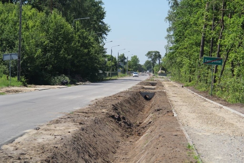 Inwestycje drogowe w powiecie radomskim. Które drogi są remontowane? Gdzie zacznie się modernizacja?