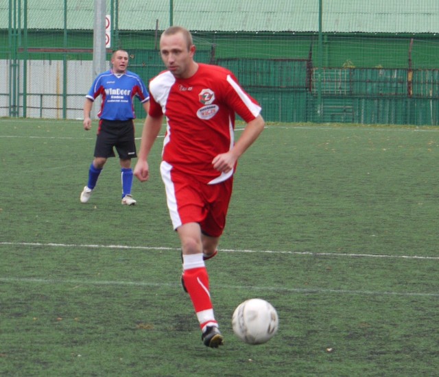 Zamłynie ZA Kombud SA Radom, (przy piłce Marcin Trojanowski) pokonało 2:1 Win Door Bete Radom.