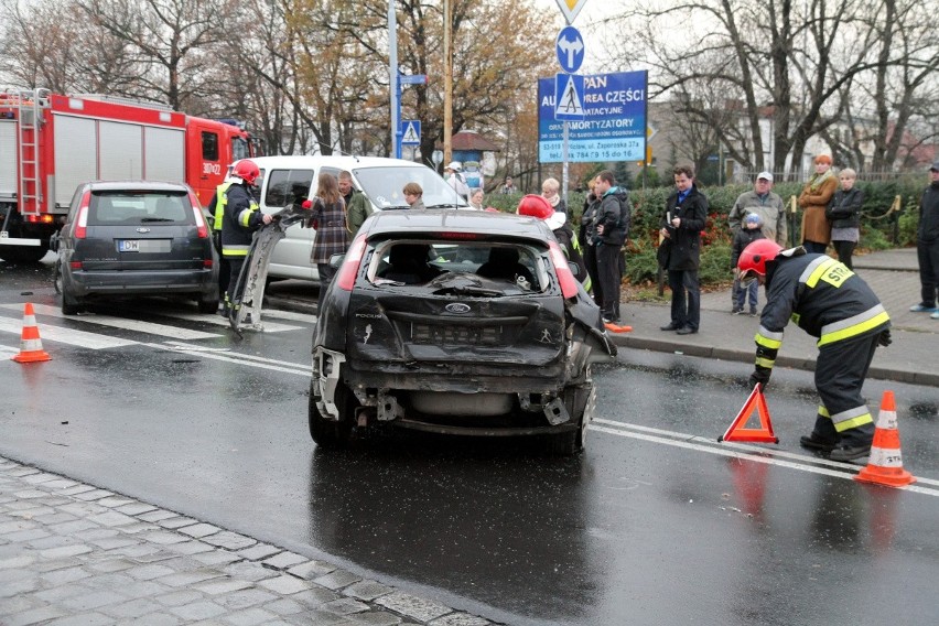 Wrocław: Wypadek na ul. Hermanowskiej z udziałem trzech aut [ZDJĘCIA]