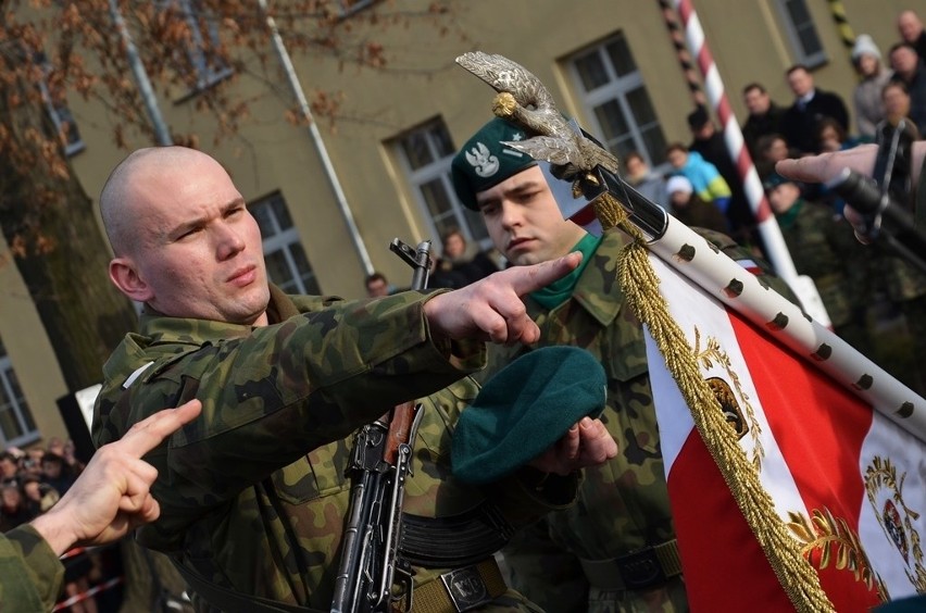 Wrocław: Żołnierze NSR złożyli przysięgę (ZDJĘCIA)