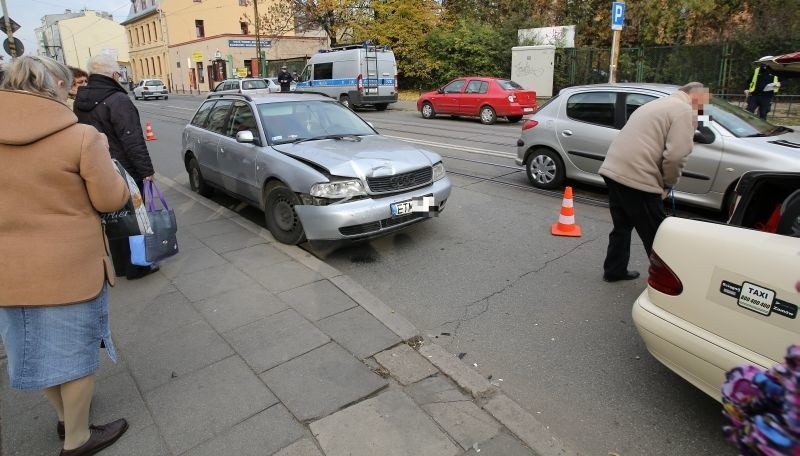 Pijany staranował taksówkę na Gdańskiej! Miał 3 promile alkoholu we krwi [zdjęcia]