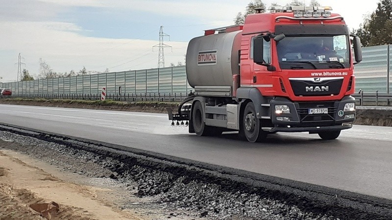 Budowa drugiej nitki obwodnicy Kobylanki, Morzyczyna i Zieleniewa. Podłączają nową jezdnię do starej [ZDJĘCIA] 25.10.2019