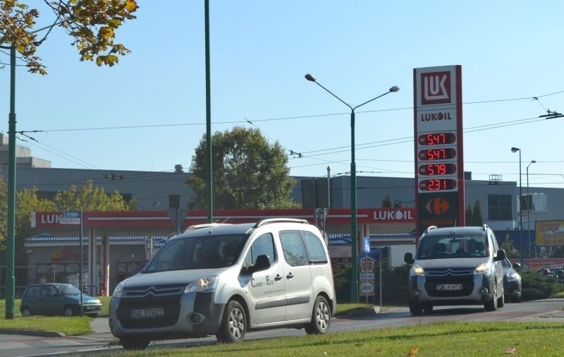 Ceny paliw nadal w dół. Zobacz CENY PALIW na stacjach województwa śląskiego [ZDJĘCIA]