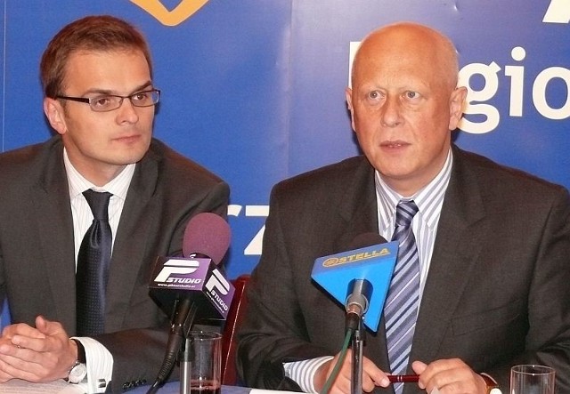 Wiceminister infrastruktury Piotr Styczeń, z lewej Robert Fila z Platformy Obywatelskiej, która zaprosiła ministra.