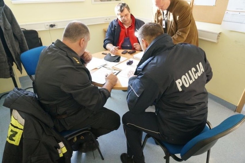 Ruda Śląska: Policjanci sprawdzają sklepy z petardami przez Sylwestrem [ZDJĘCIA]