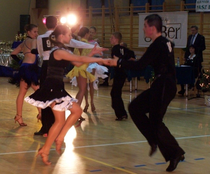 130 par wzielo udzial w II Mikolajkowym Turnieju Tanca w...