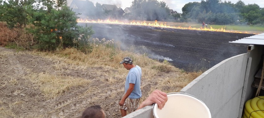 Pewne jest jedno Zapaliło się rżysko w sąsiedztwie. Być może...