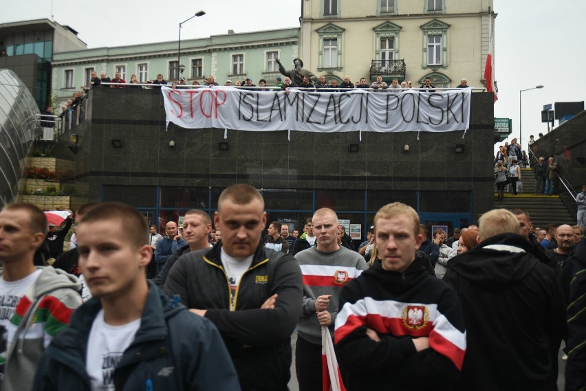 Manifestacja narodowców przeciwko uchodźcom i imigrantom na...