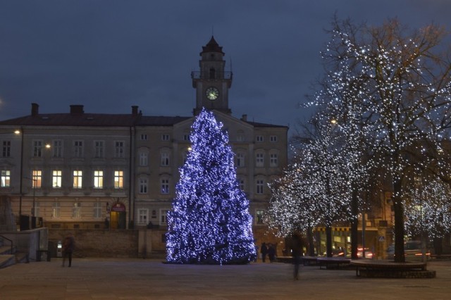 W plebiscycie najpiękniej oświetlonych miast jak na razie wygrywa świąteczna iluminacja Gorlic. Czekamy na kolejne głosy!